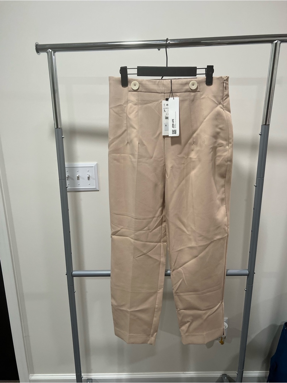 High-Waist Tailored Capris in Beige